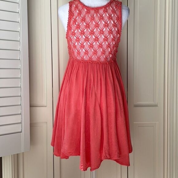 Free People Fiesta dress coral crochet lace bodice flowy asymmetrical hem XS - Picture 3 of 10